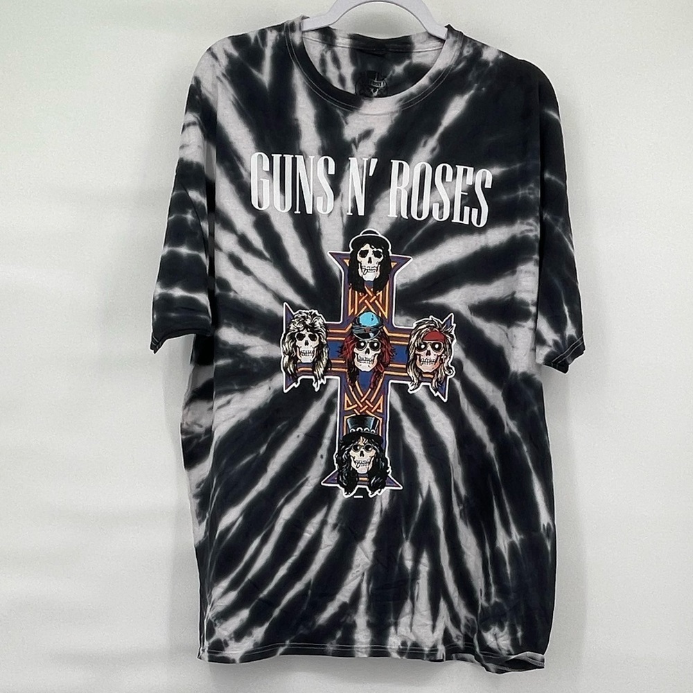 Guns N Roses NWOT black white tie dye skull graphic short sleeve tee